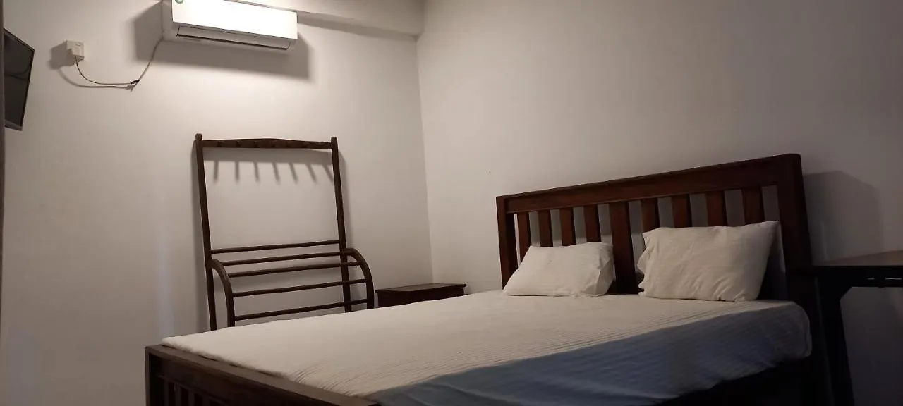 Shady Transit Hotel Katunayaka Hostal