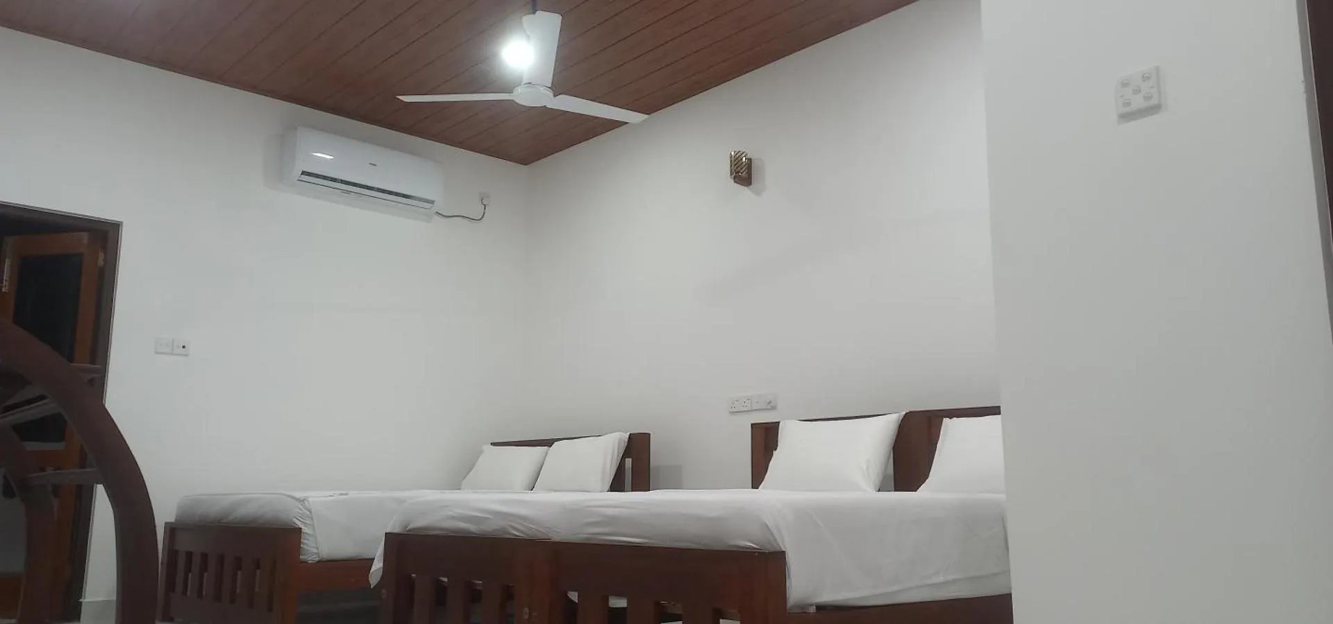 Shady Transit Hotel Katunayake Hostel