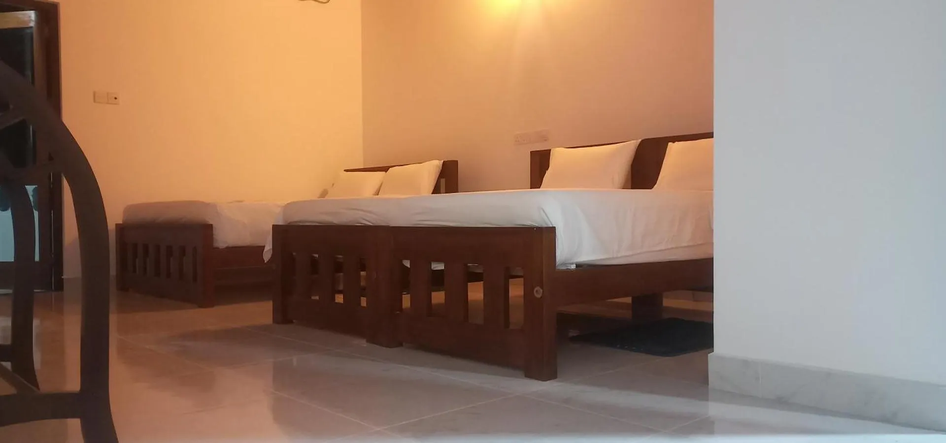 Shady Transit Hotel Katunayake Hostel