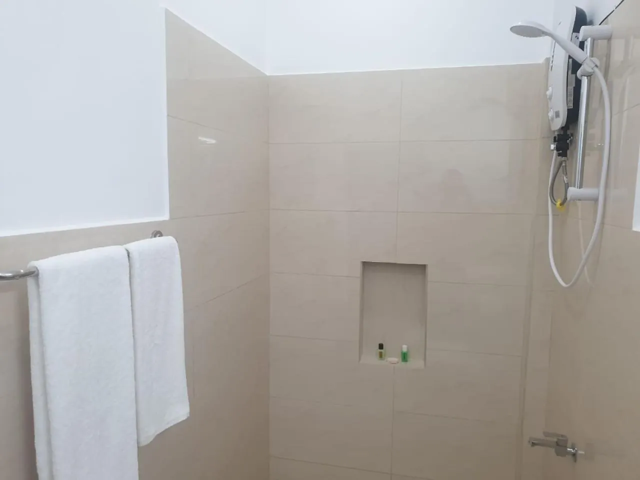 Shady Transit Hotel Katunayake Hostel