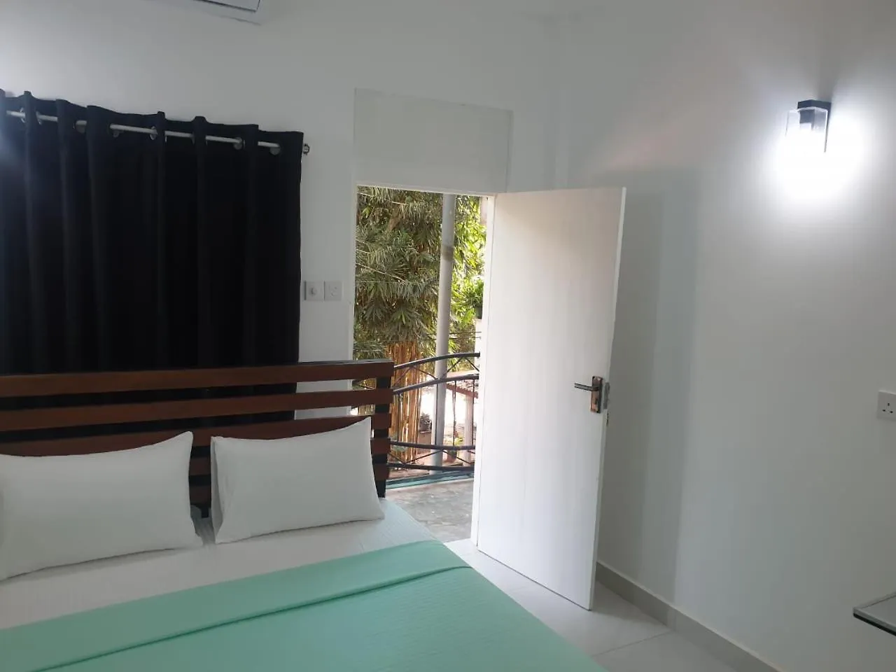 Shady Transit Hotel Katunayake Hostel